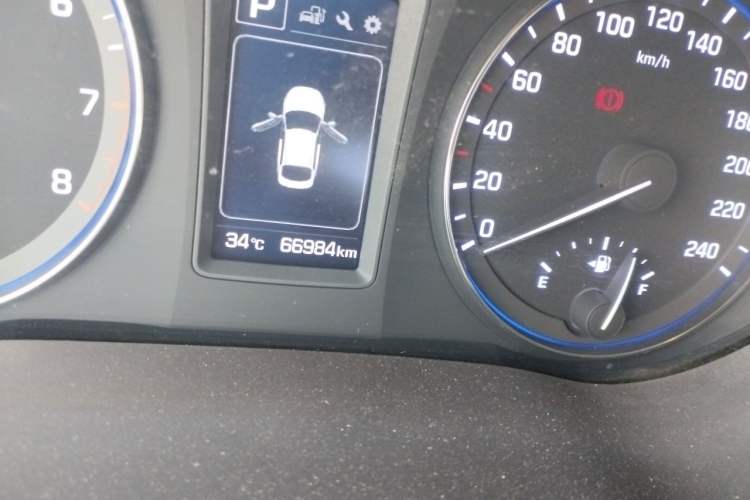 Used Hyundai Mistra 2016 1.8L Automatic Smart GLS Odometer Close Up