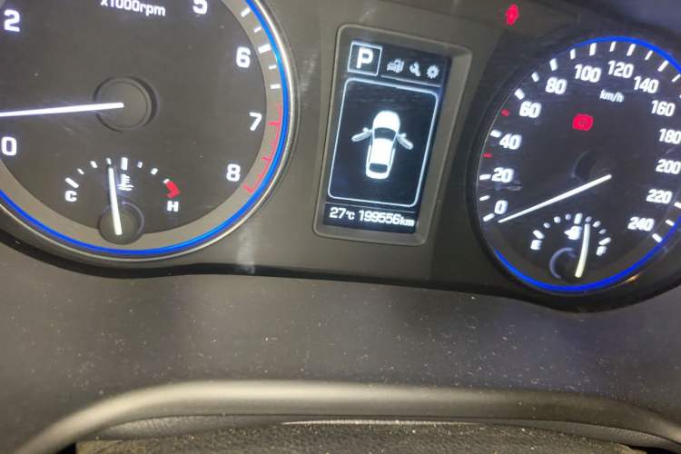 Used Hyundai Mistra 2016 1.8L Automatic Smart GLS Odometer Close Up