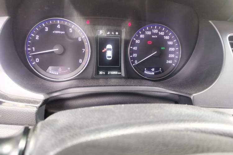Used Hyundai Mistra 2016 1.8L Automatic Deluxe DLX Model Odometer Close Up