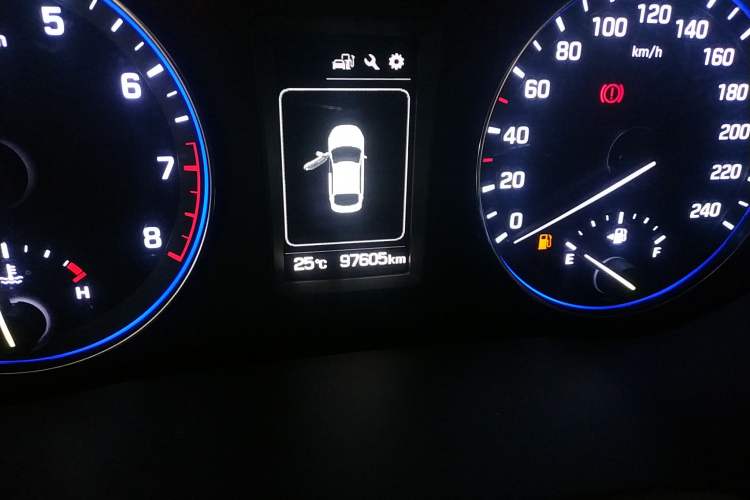 Used Hyundai Mistra 2016 1.8L Manual Comfort GL Model Odometer Close Up