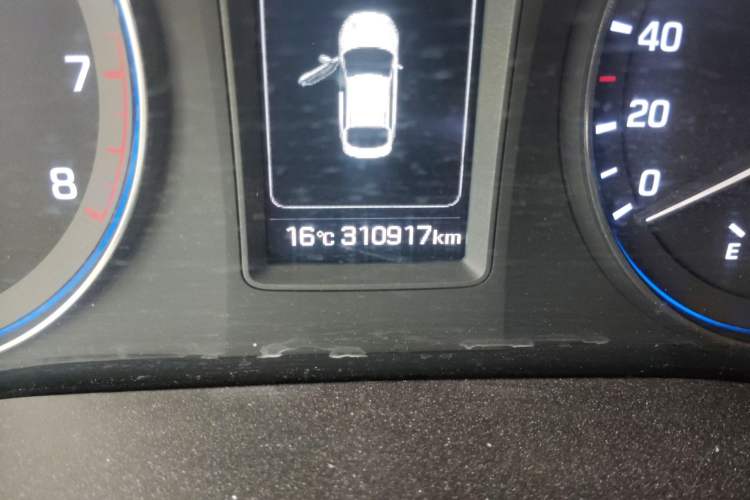 Used Hyundai Mistra 2016 1.8L Automatic Smart GLS Odometer Close Up
