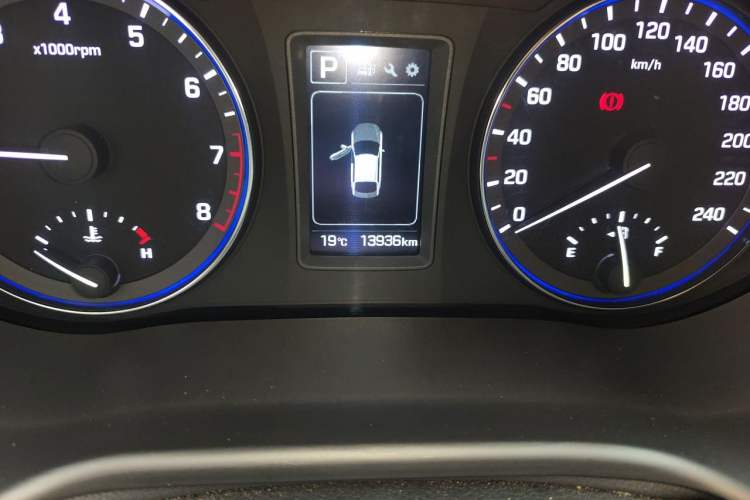 Used Hyundai Mistra 2016 1.8L Automatic Smart GLS Odometer Close Up