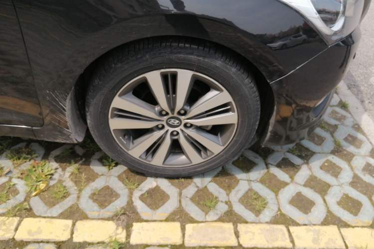 Used Hyundai Mistra 2016 1.8L Automatic Smart GLS Right Front Wheel Hub