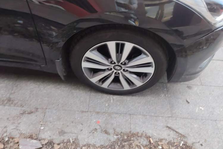 Used Hyundai Mistra 2016 1.8L Automatic Smart GLS Right Front Wheel Hub