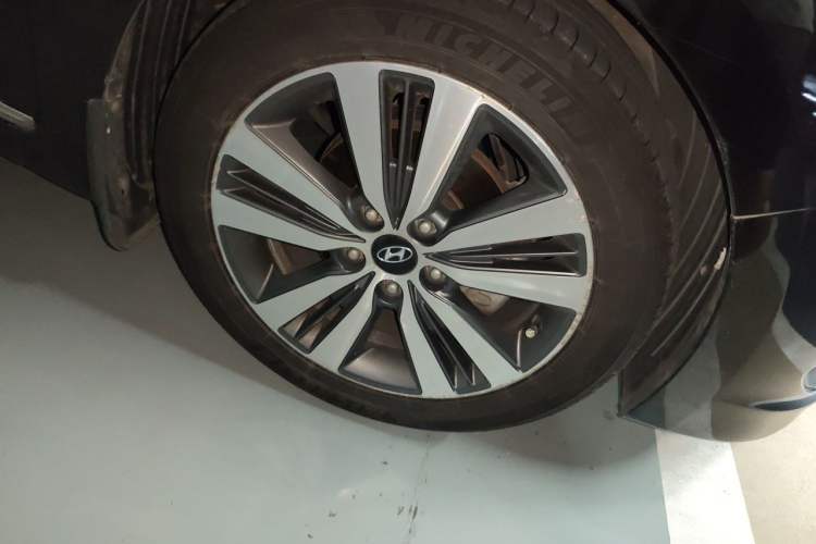 Used Hyundai Mistra 2016 1.8L Automatic Smart GLS Right Front Wheel Hub