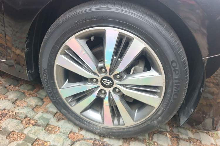 Used Hyundai Mistra 2016 1.8L Automatic Smart GLS Right Front Wheel Hub