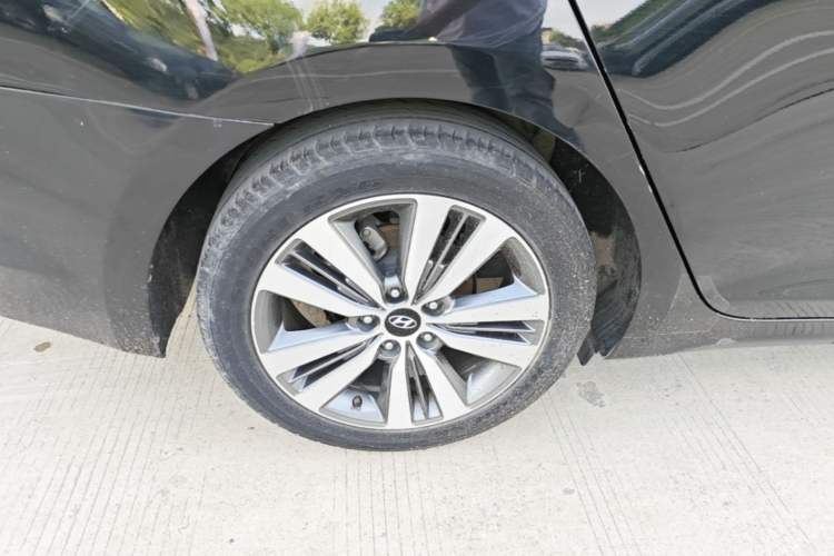 Used Hyundai Mistra 2016 1.8L Automatic Smart GLS Right Rear Wheel Hub