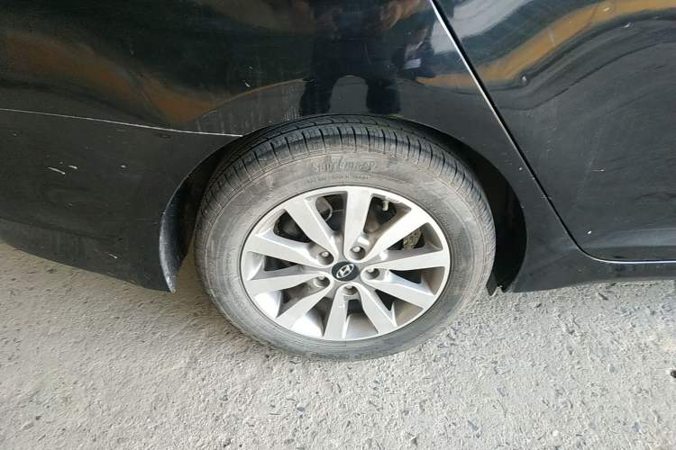 Used Hyundai Mistra 2016 1.8L Manual Comfort GL Model Right Rear Wheel Hub