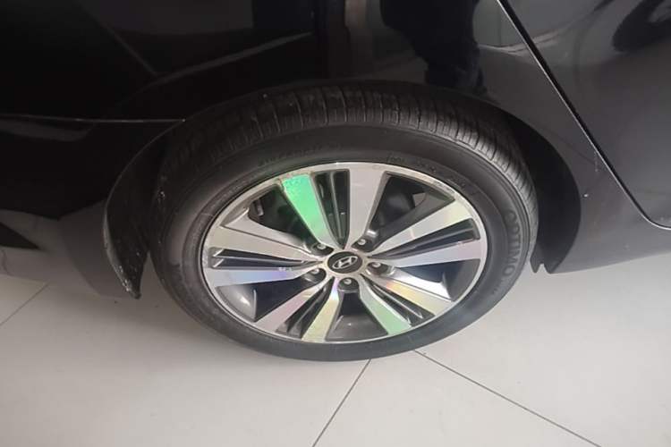 Used Hyundai Mistra 2016 1.8L Automatic Smart GLS Right Rear Wheel Hub