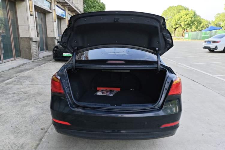 Used Hyundai Mistra 2016 1.8L Automatic Smart GLS Trunk