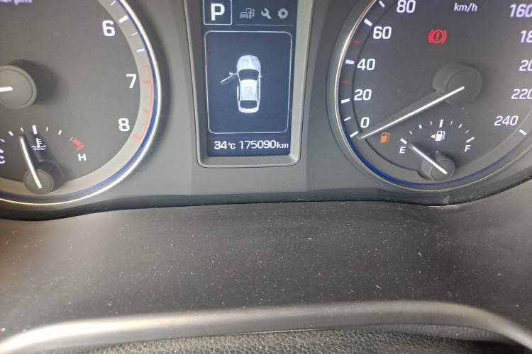 Used Hyundai Mistra 2016 1.8L Automatic Smart GLS Odometer Close Up