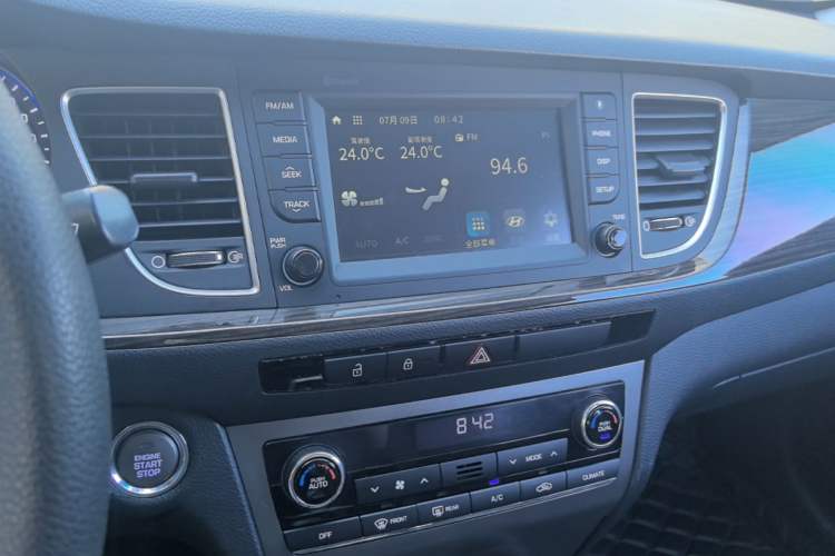 Used Hyundai Mistra 2016 1.6T Automatic Smart GLS Audio And AC Panel