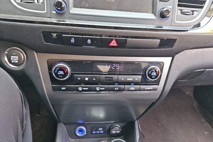 Used Hyundai Mistra 2016 1.8L Automatic Smart GLS Audio And AC Panel