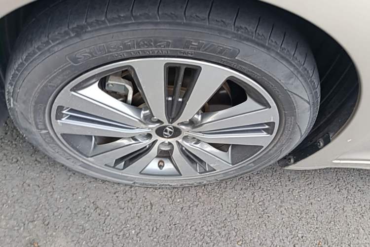 Used Hyundai Mistra 2016 1.6T Automatic Smart GLS Left Front Wheel Hub