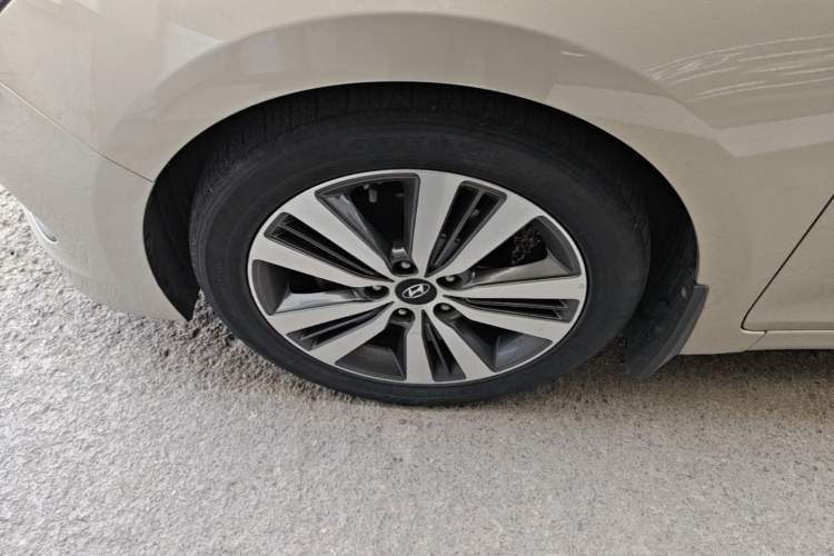 Used Hyundai Mistra 2016 1.8L Automatic Smart GLS Left Front Wheel Hub