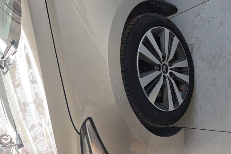 Used Hyundai Mistra 2016 1.8L Automatic Smart GLS Left Front Wheel Hub