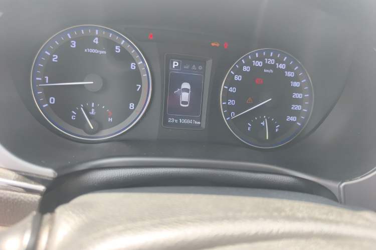 Used Hyundai Mistra 2016 1.8L Automatic Smart GLS Odometer Close Up