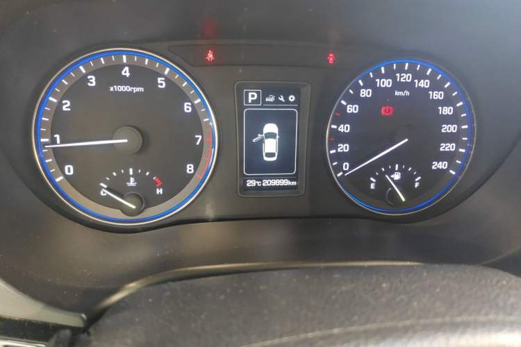 Used Hyundai Mistra 2016 1.8L Automatic Smart GLS Odometer Close Up