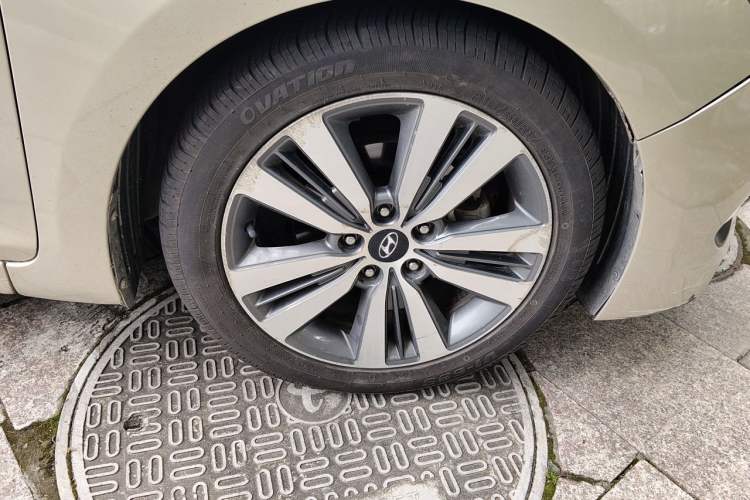 Used Hyundai Mistra 2016 1.8L Automatic Smart GLS Right Front Wheel Hub