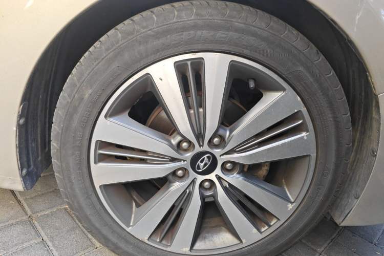 Used Hyundai Mistra 2016 1.8L Automatic Smart GLS Right Front Wheel Hub