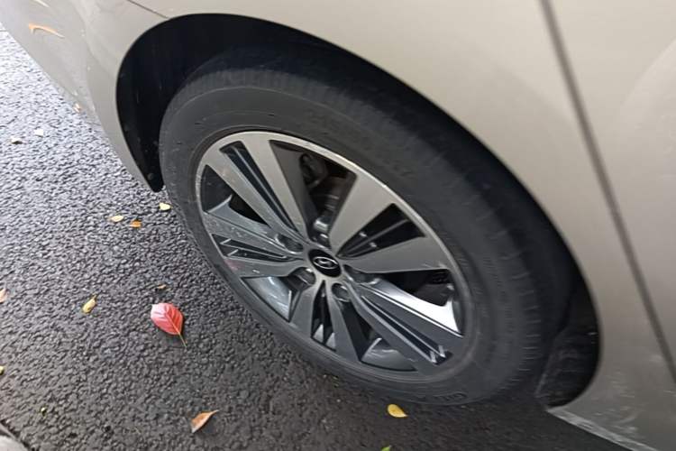 Used Hyundai Mistra 2016 1.6T Automatic Smart GLS Right Rear Wheel Hub