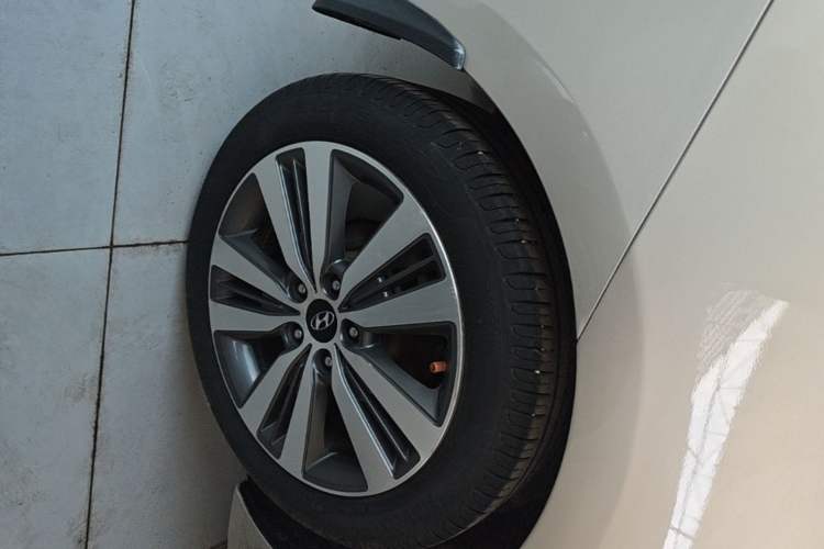 Used Hyundai Mistra 2016 1.8L Automatic Smart GLS Right Rear Wheel Hub
