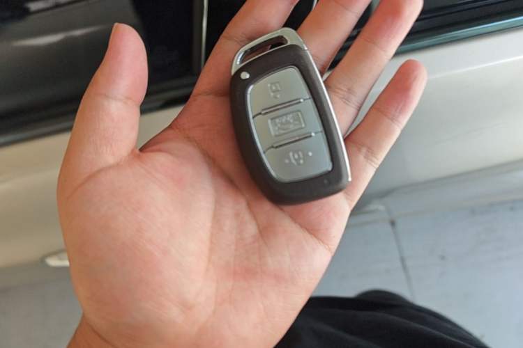 Used Hyundai Mistra 2016 1.8L Automatic Smart GLS Vehicle Key