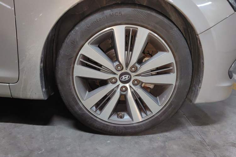 Used Hyundai Mistra 2016 1.8L Automatic Deluxe DLX Model Right Front Wheel Hub
