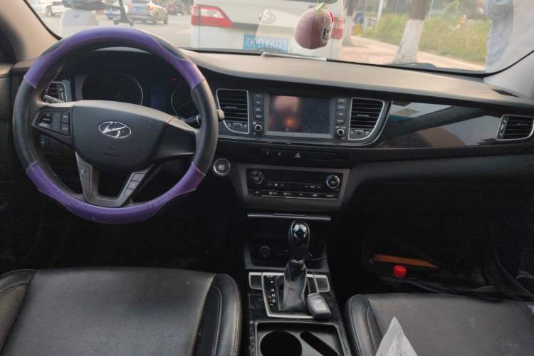 Used Hyundai Mistra 2016 1.8L Automatic Smart GLS Center Console