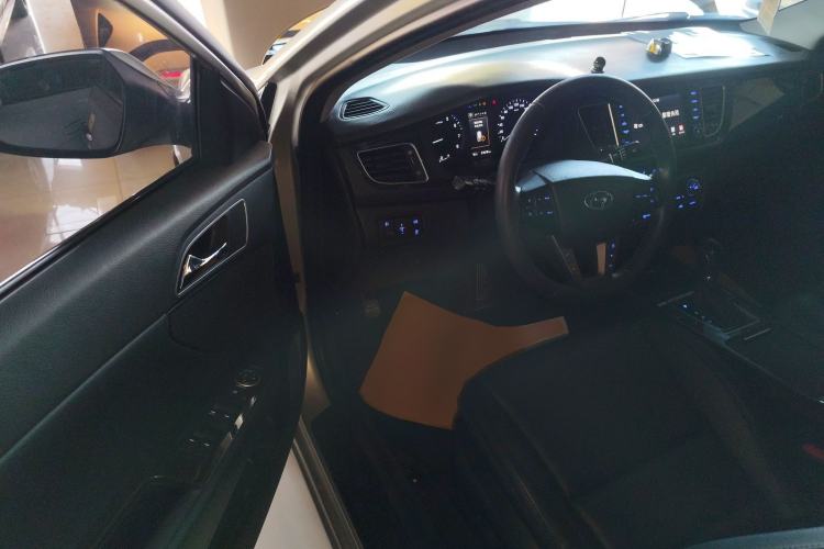 Used Hyundai Mistra 2016 1.8L Automatic Deluxe DLX Model Interior 3