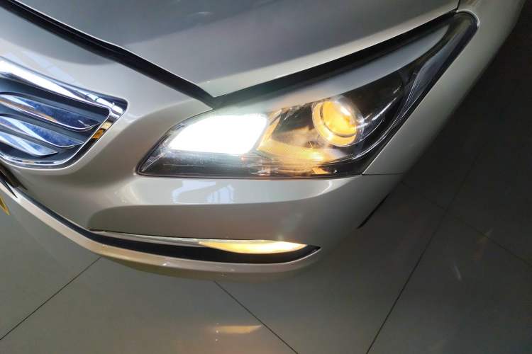 Used Hyundai Mistra 2016 1.8L Automatic Deluxe DLX Model Left Front Headlight