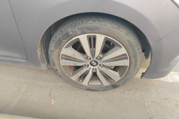 Used Hyundai Mistra 2016 1.8L Automatic Smart GLS Right Front Wheel Hub