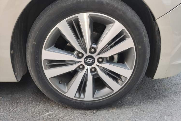 Used Hyundai Mistra 2016 1.8L Automatic Smart GLS Right Front Wheel Hub