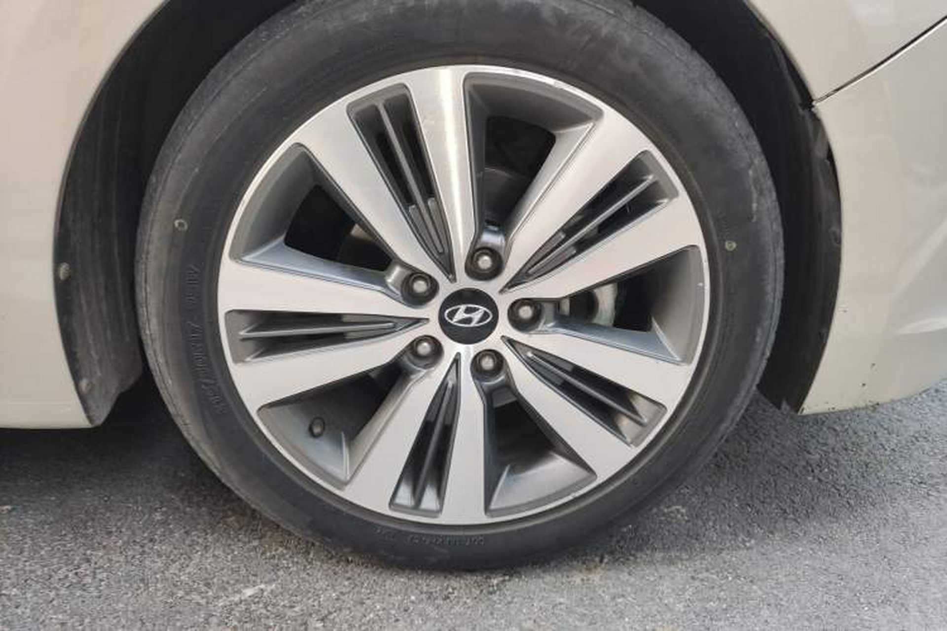 Used Hyundai Mistra 2016 1.8L Automatic Smart GLS Right Front Wheel Hub