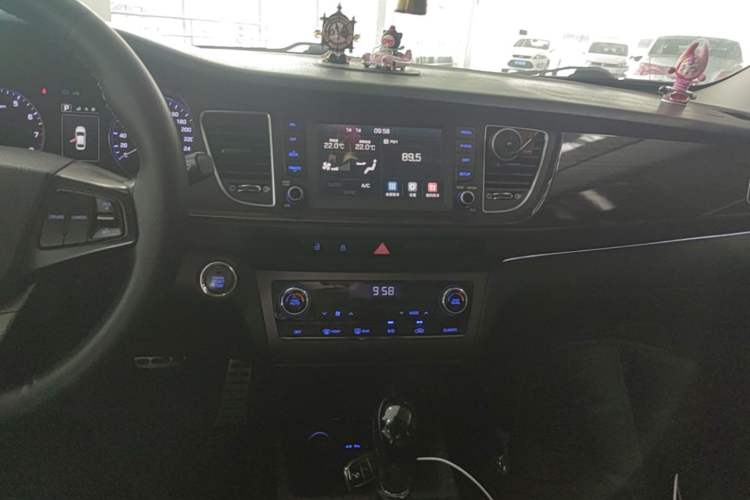 Used Hyundai Mistra 2016 1.6T Automatic Flagship TOP Model Audio And AC Panel