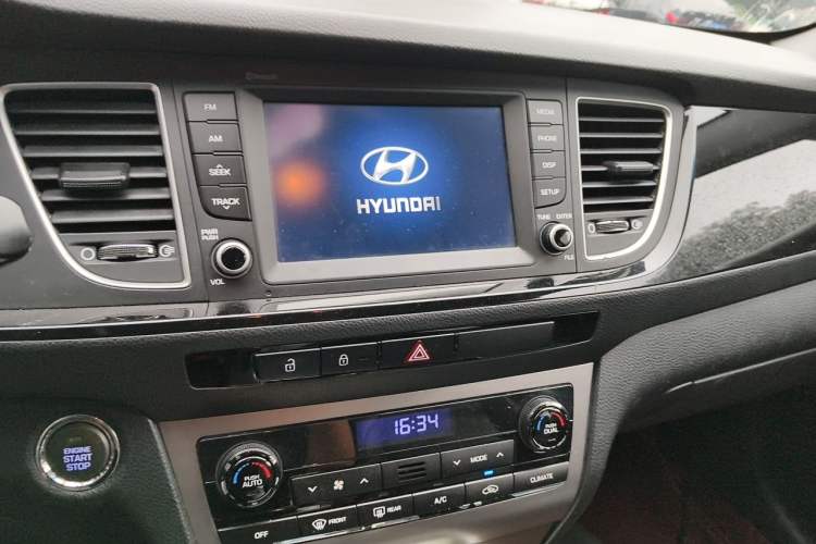 Used Hyundai Mistra 2016 1.8L Automatic Deluxe DLX Model Audio And AC Panel