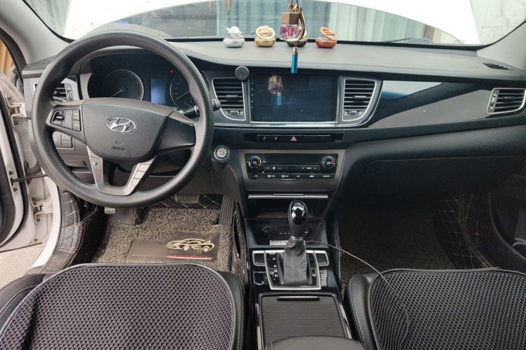 Used Hyundai Mistra 2016 1.8L Automatic Smart GLS Center Console