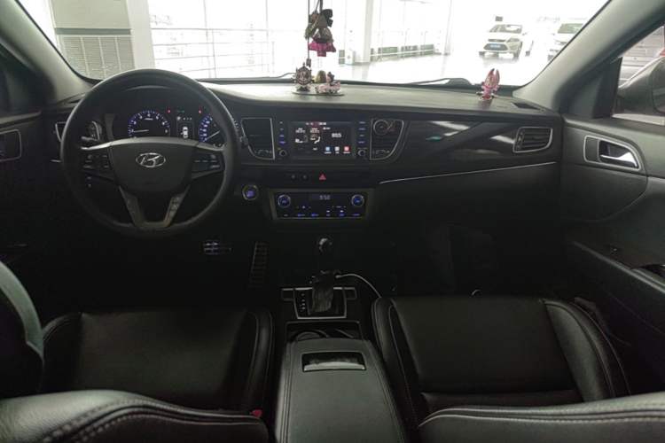 Used Hyundai Mistra 2016 1.6T Automatic Flagship TOP Model Center Console
