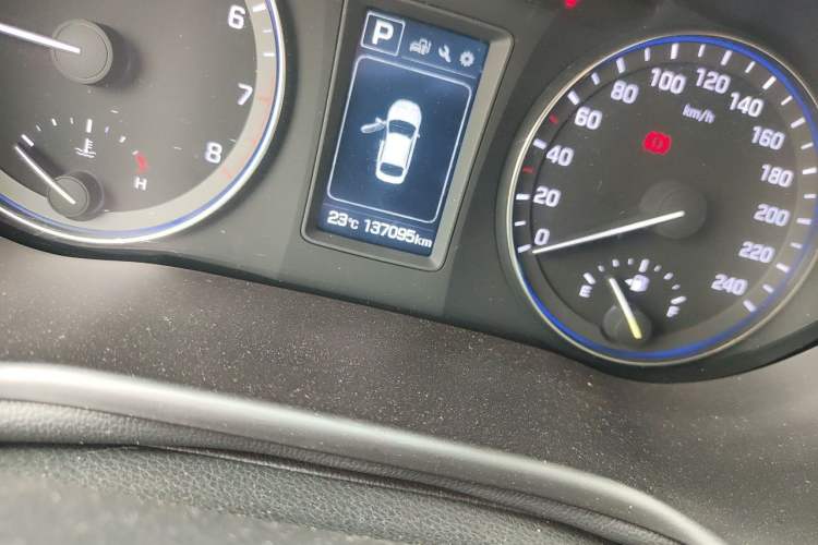 Used Hyundai Mistra 2016 1.8L Automatic Smart GLS Odometer Close Up