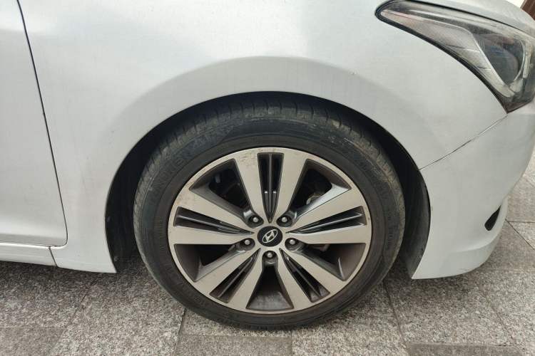 Used Hyundai Mistra 2016 1.8L Automatic Smart GLS Right Front Wheel Hub