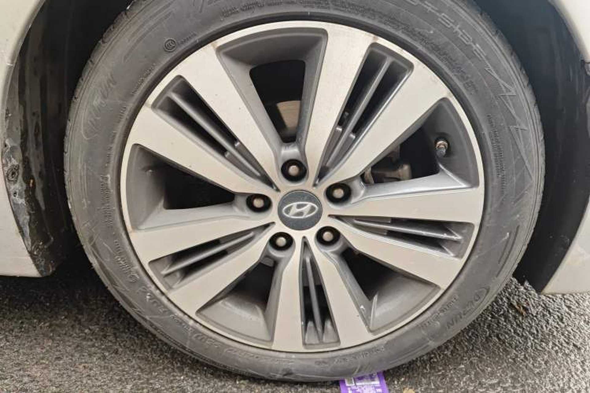 Used Hyundai Mistra 2016 1.8L Automatic Deluxe DLX Model Right Front Wheel Hub