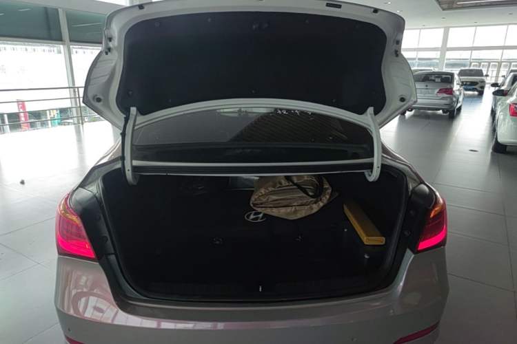 Used Hyundai Mistra 2016 1.6T Automatic Flagship TOP Model Trunk