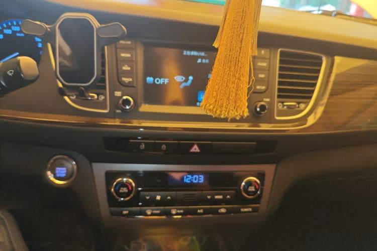 Used Hyundai Mistra 2016 1.6T Automatic Smart GLS Audio And AC Panel