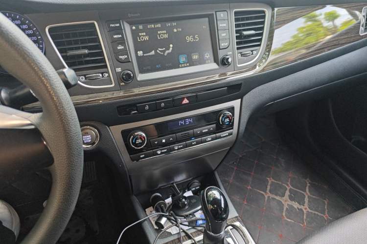 Used Hyundai Mistra 2016 1.6T Automatic Smart GLS Audio And AC Panel