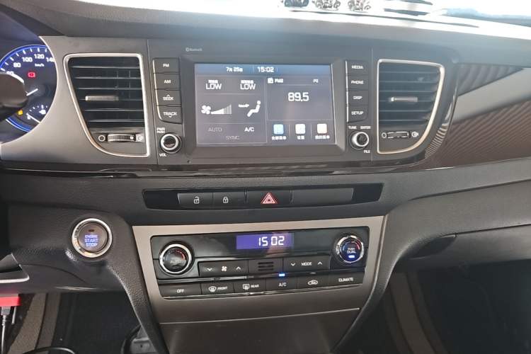 Used Hyundai Mistra 2016 1.8L Automatic Smart GLS Audio And AC Panel