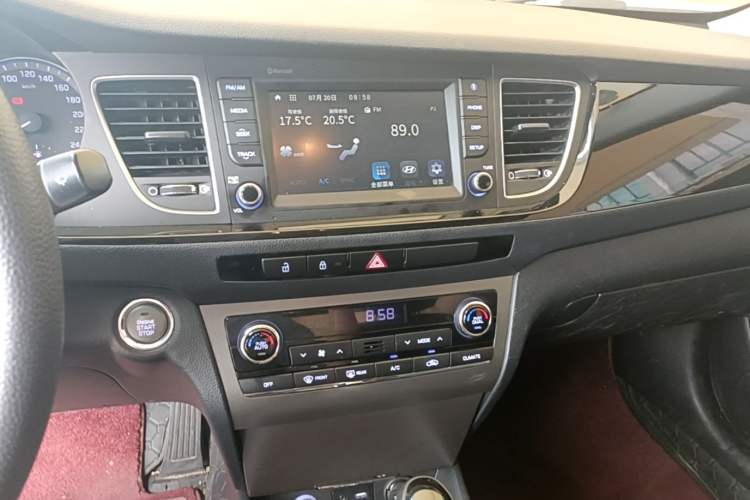 Used Hyundai Mistra 2016 1.8L Automatic Smart GLS Audio And AC Panel