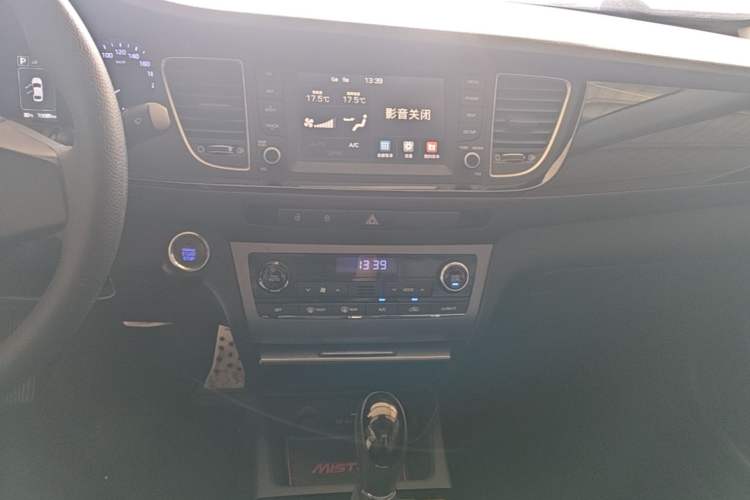 Used Hyundai Mistra 2016 1.8L Automatic Smart GLS Audio And AC Panel
