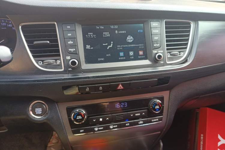 Used Hyundai Mistra 2016 1.8L Automatic Smart GLS Audio And AC Panel