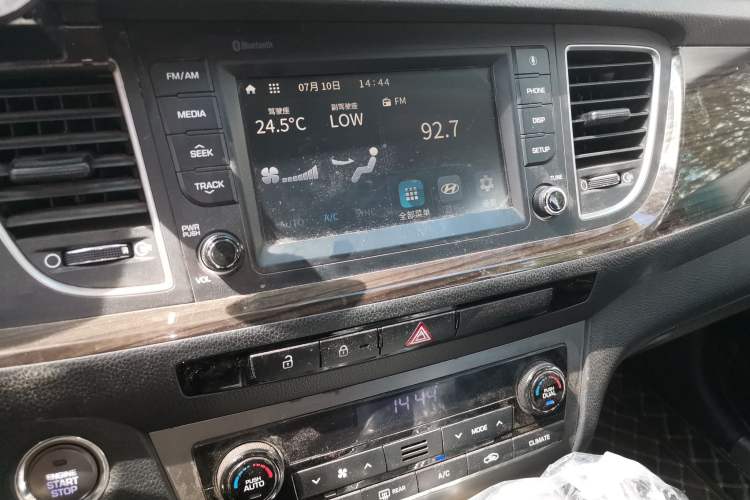 Used Hyundai Mistra 2016 1.6T Automatic Smart GLS Audio And AC Panel