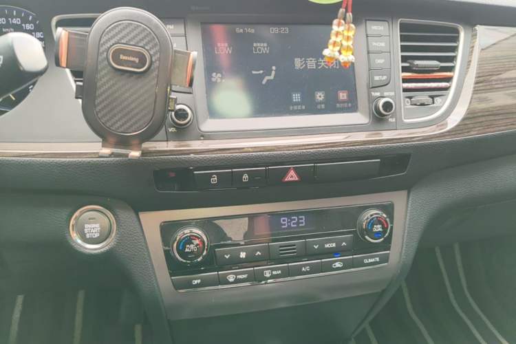 Used Hyundai Mistra 2016 1.6T Automatic Smart GLS Audio And AC Panel